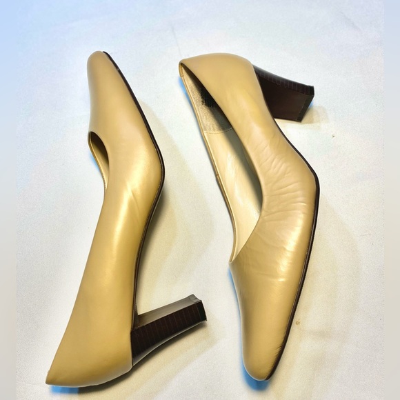 Jessica London Leather Heels Mocha beige shoes - Picture 4 of 11